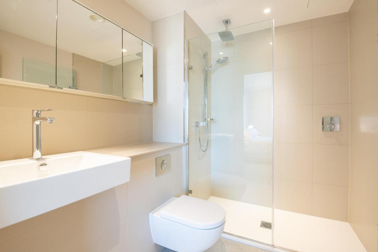 Elegant Victoria Home Close To Sloane Square By Underthedoormat Лондон Екстериор снимка