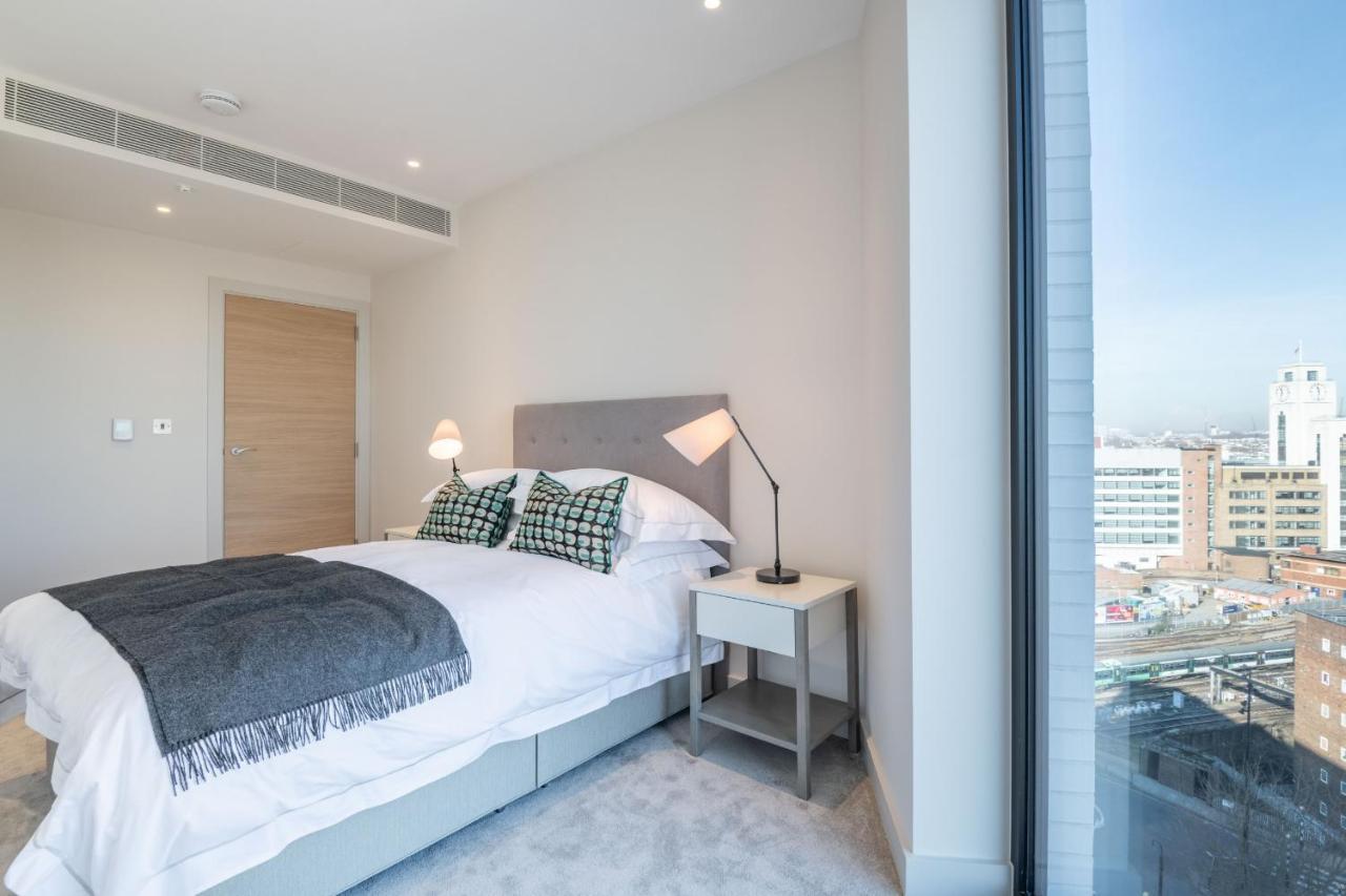 Elegant Victoria Home Close To Sloane Square By Underthedoormat Лондон Екстериор снимка