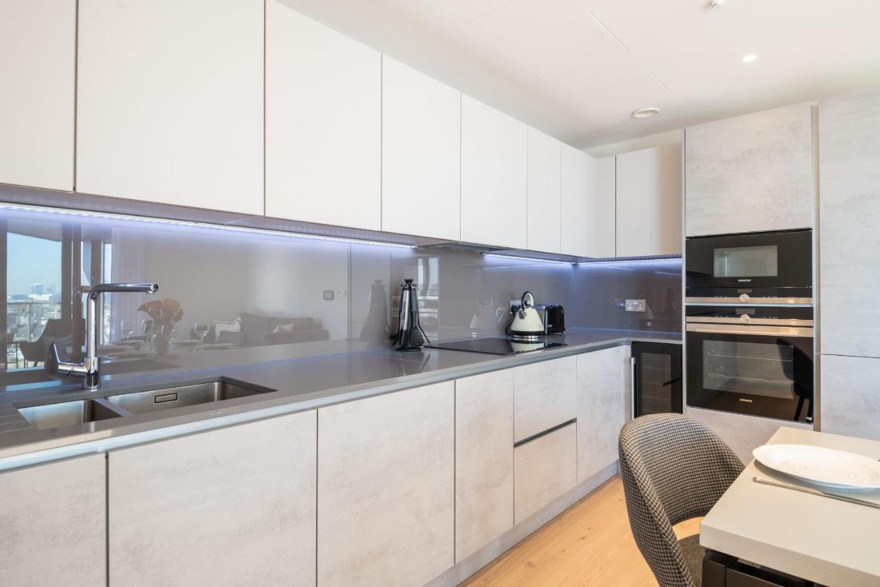 Elegant Victoria Home Close To Sloane Square By Underthedoormat Лондон Екстериор снимка