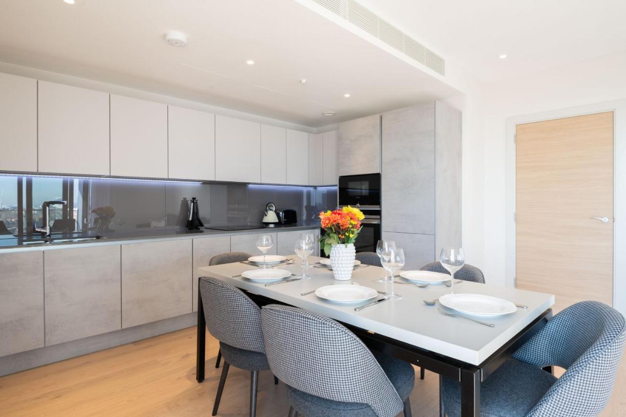 Elegant Victoria Home Close To Sloane Square By Underthedoormat Лондон Екстериор снимка